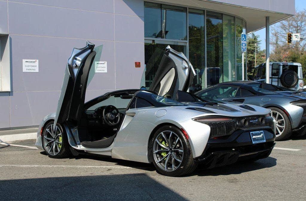 2026 McLaren Artura - Image 26 of 31