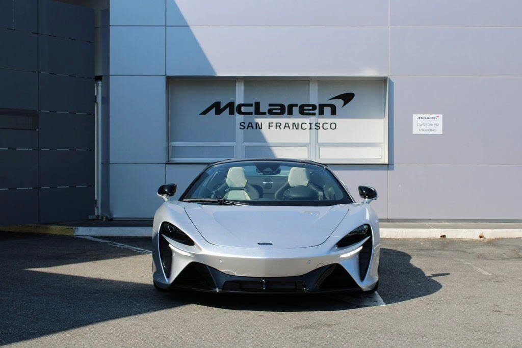 2026 McLaren Artura - Image 11 of 31