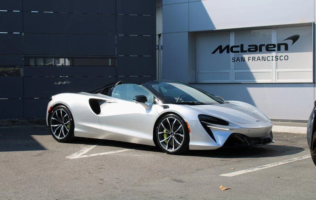 2026 McLaren Artura - Image 14 of 31