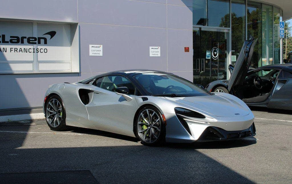 2026 McLaren Artura - Image 8 of 31