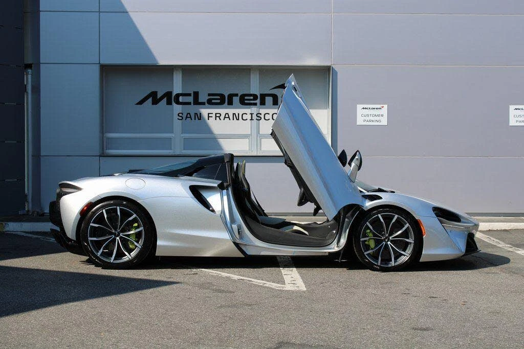 2026 McLaren Artura - Image 16 of 31