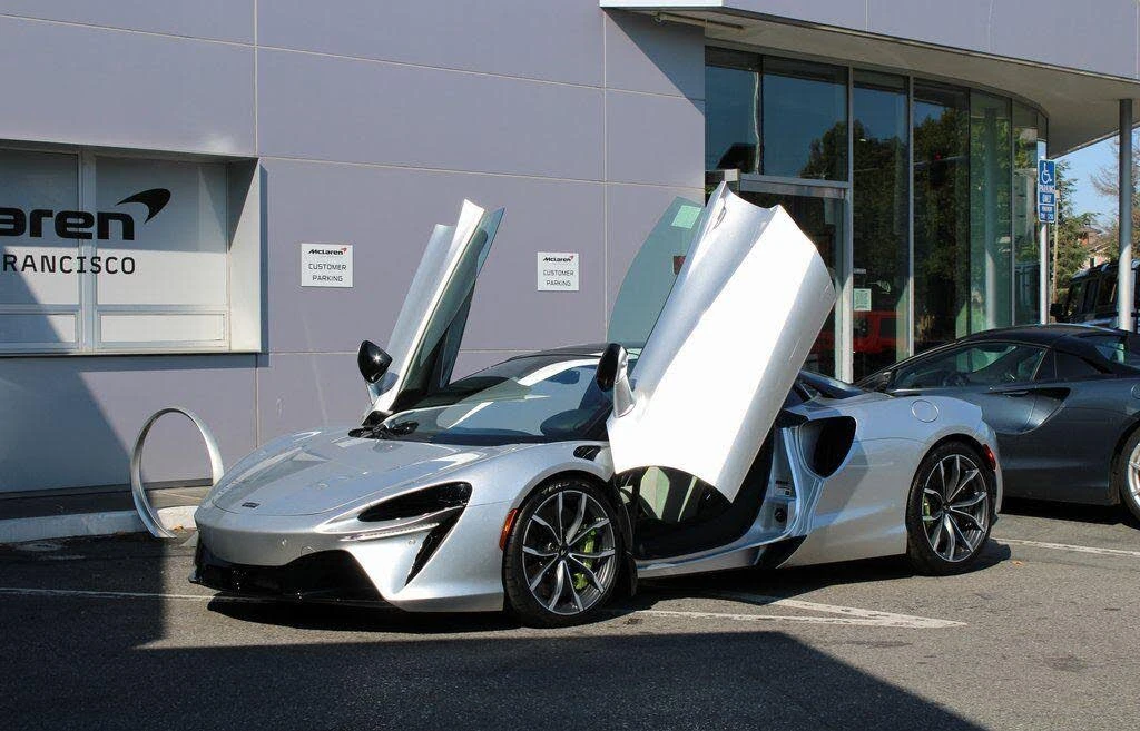 2026 McLaren Artura - Image 30 of 31