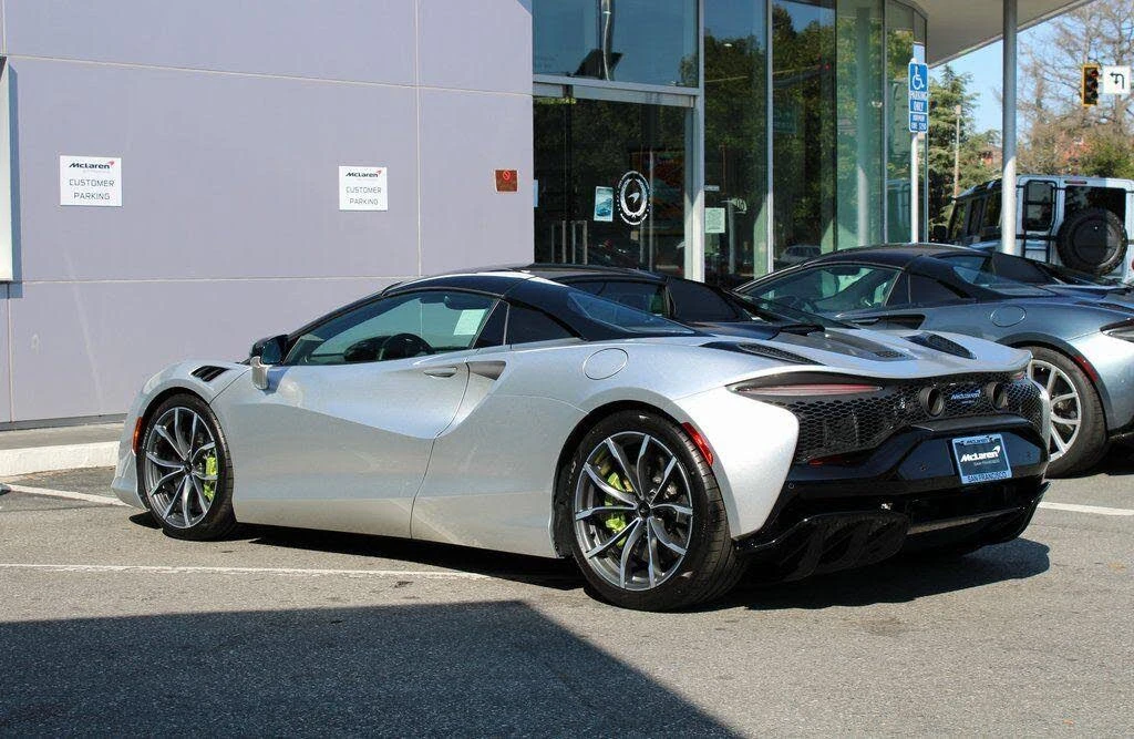 2026 McLaren Artura - Image 21 of 31