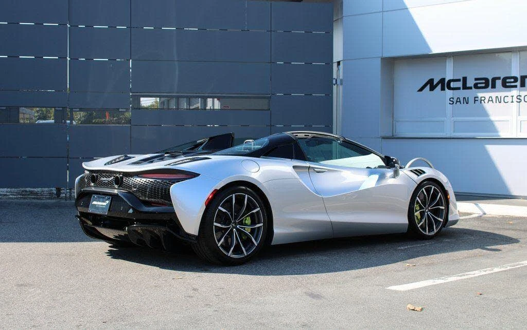 2026 McLaren Artura - Image 29 of 31