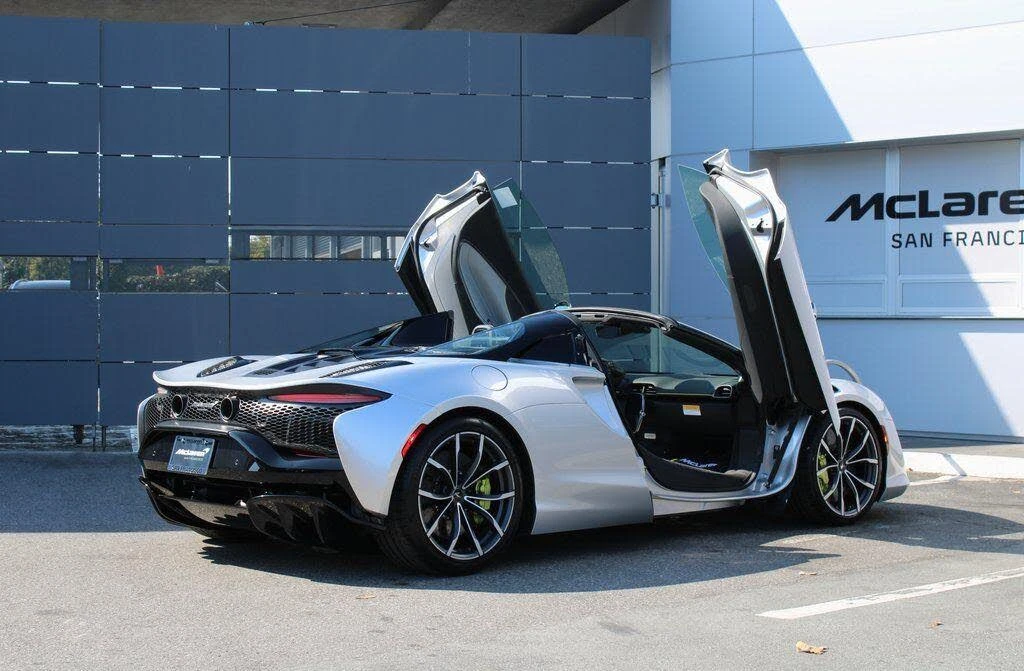 2026 McLaren Artura - Image 24 of 31