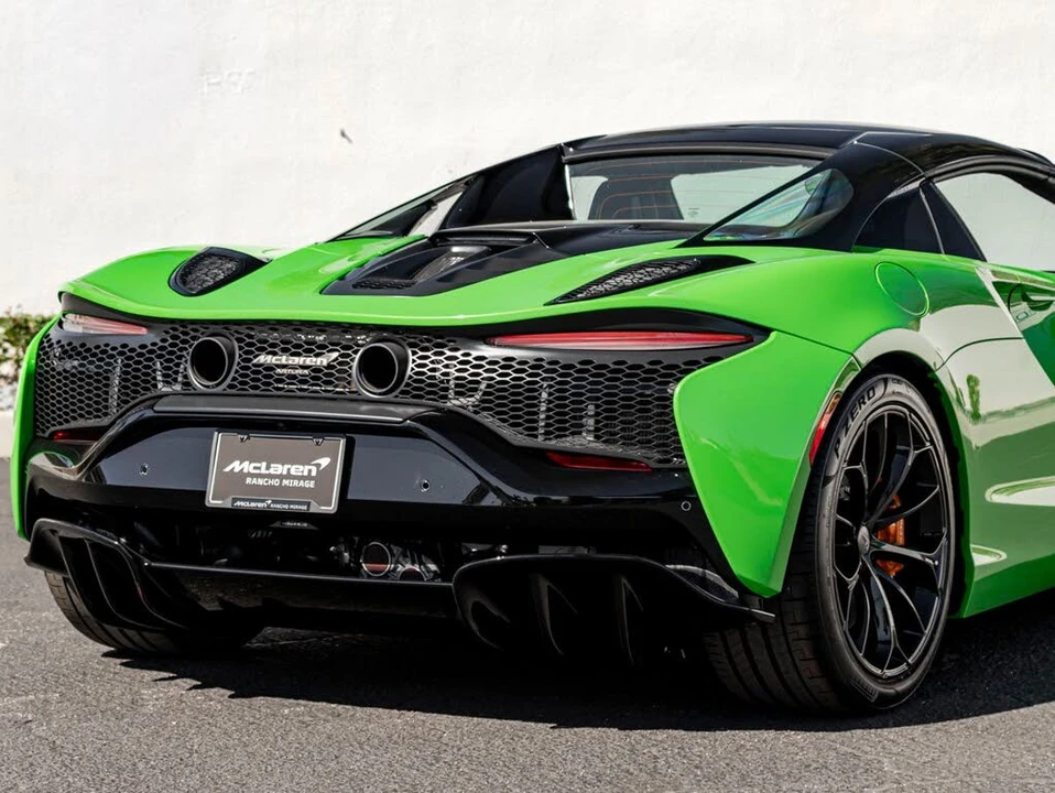 2026 McLaren Artura - Image 9 of 31