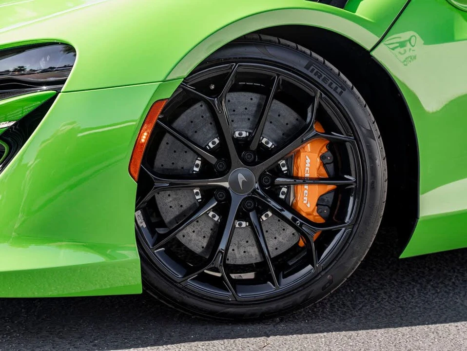 2026 McLaren Artura - Image 13 of 31