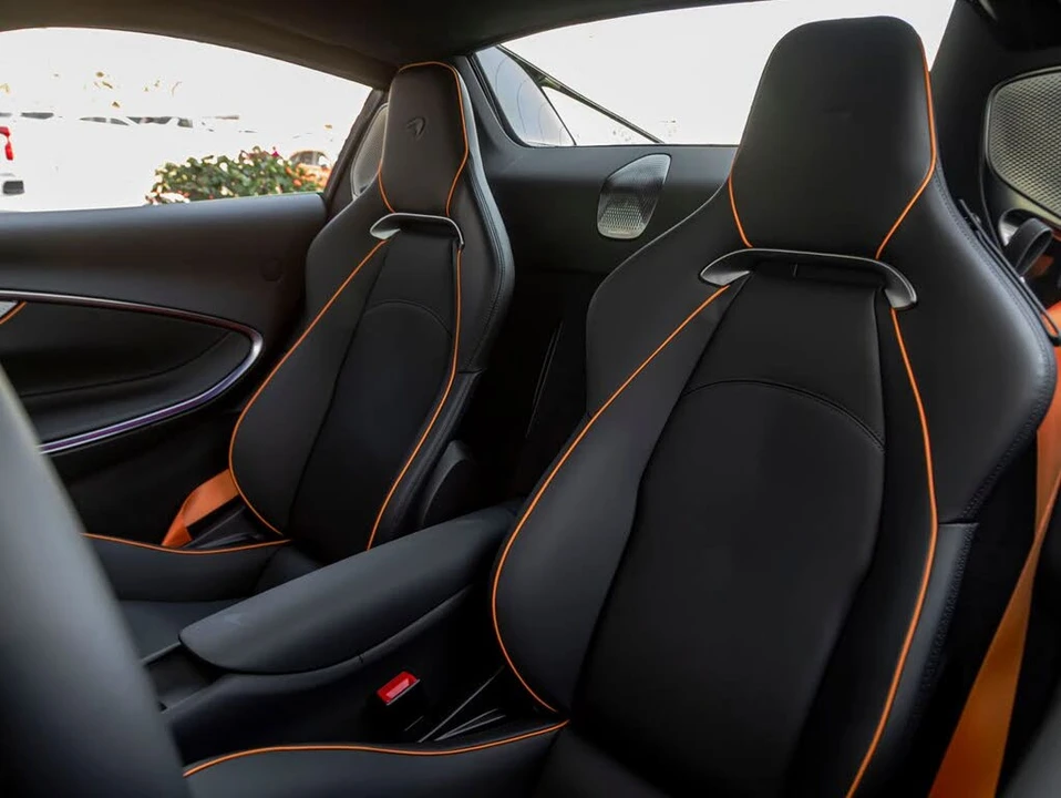 2026 McLaren Artura - Image 16 of 31