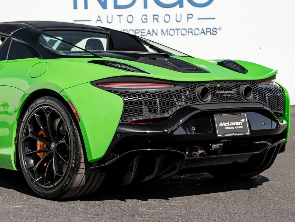 2026 McLaren Artura - Image 12 of 31