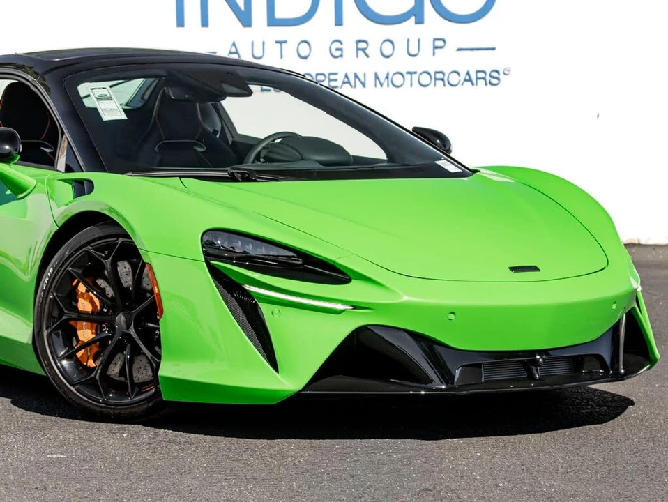 2026 McLaren Artura - Image 7 of 31