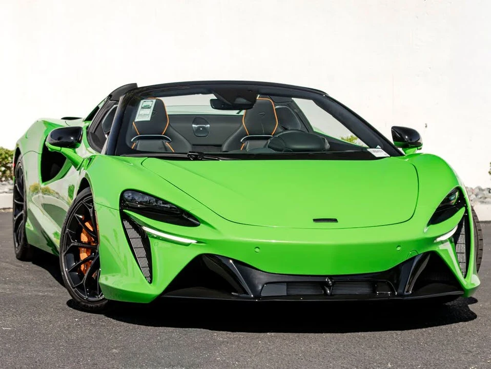 2026 McLaren Artura - Image 5 of 31