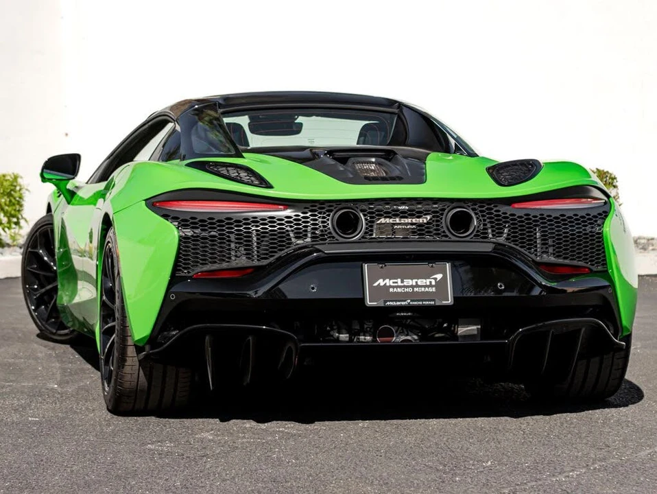 2026 McLaren Artura - Image 11 of 31