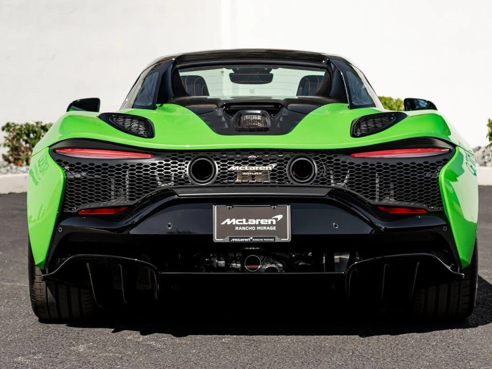 2026 McLaren Artura - Image 10 of 31