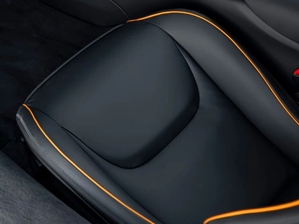 2026 McLaren Artura - Image 18 of 31