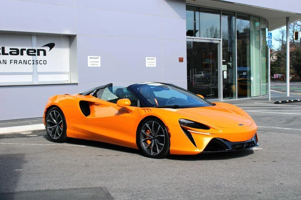 2026 McLaren Artura - Image 10 of 31