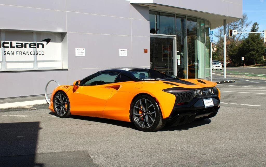 2026 McLaren Artura - Image 22 of 31