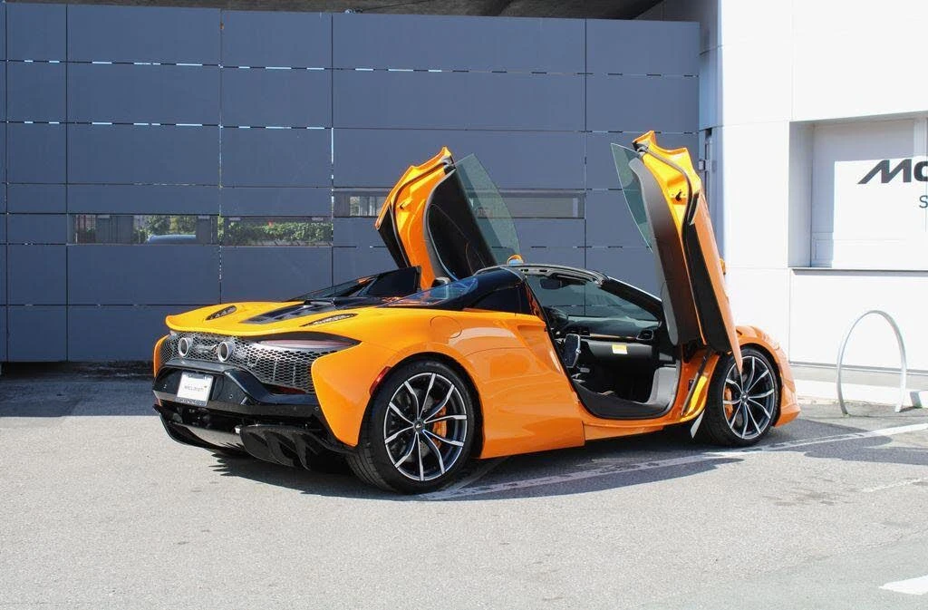 2026 McLaren Artura - Image 28 of 31
