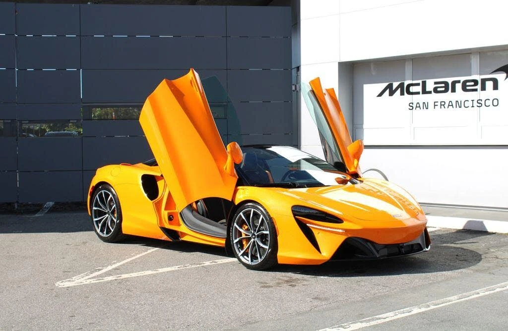 2026 McLaren Artura - Image 18 of 31