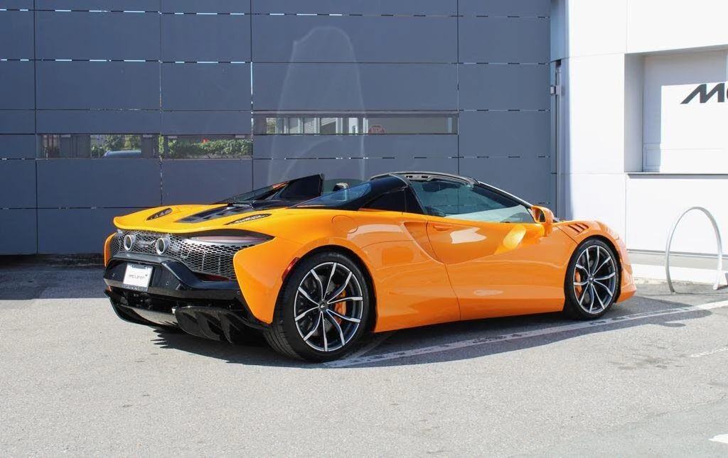 2026 McLaren Artura - Image 26 of 31