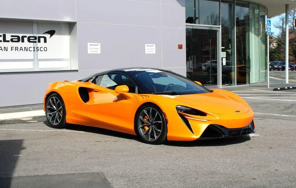 2026 McLaren Artura - Image 9 of 31