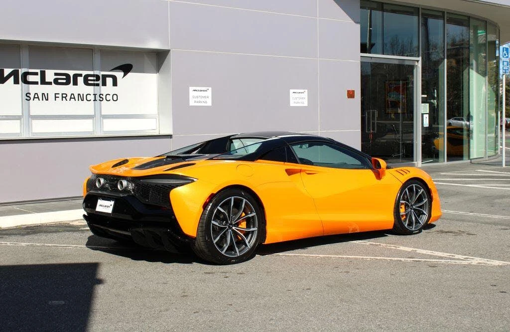 2026 McLaren Artura - Image 21 of 31