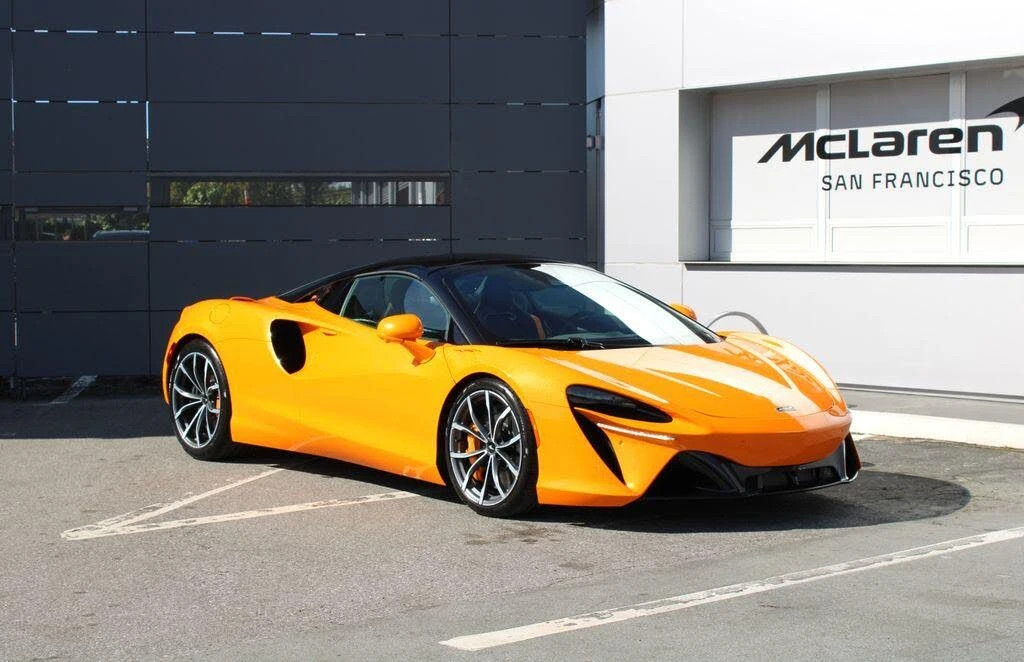 2026 McLaren Artura - Image 19 of 31