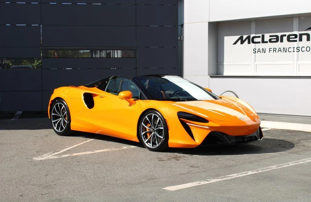 2026 McLaren Artura - Image 16 of 31