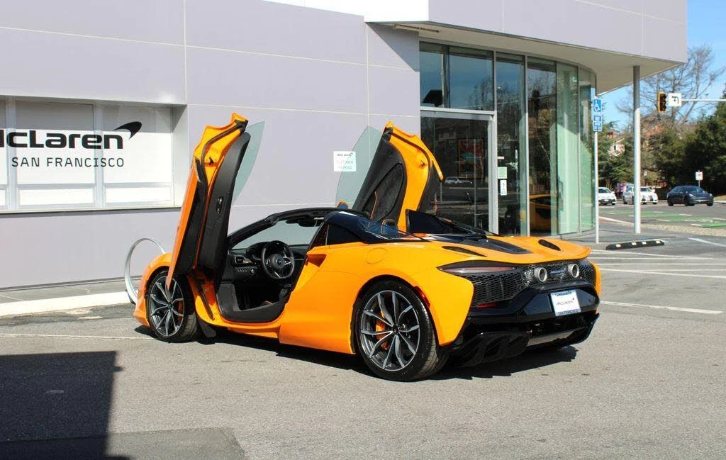 2026 McLaren Artura - Image 27 of 31