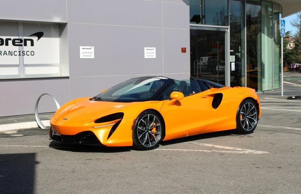 2026 McLaren Artura - Image 29 of 31