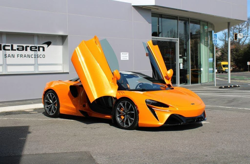 2026 McLaren Artura - Image 13 of 31