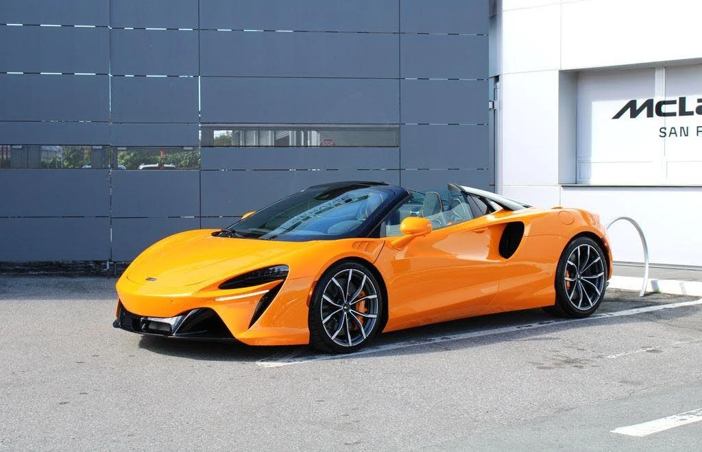 2026 McLaren Artura - Image 12 of 31