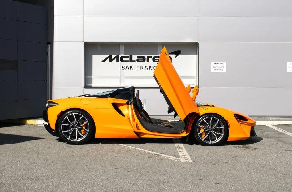 2026 McLaren Artura - Image 17 of 31