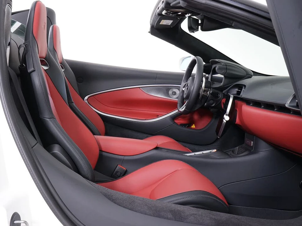 2026 McLaren Artura - Image 28 of 29