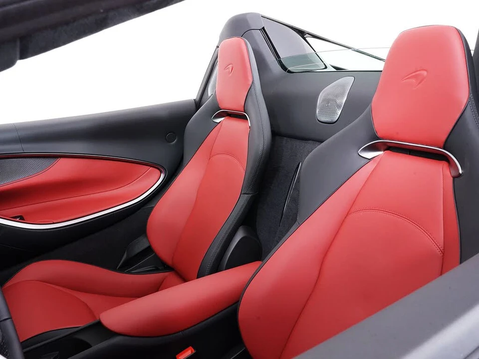2026 McLaren Artura - Image 25 of 29