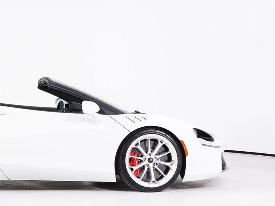 2026 McLaren Artura - Image 16 of 29