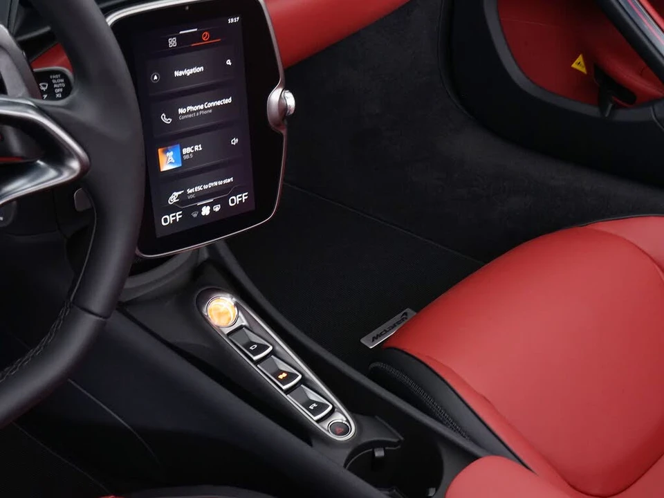 2026 McLaren Artura - Image 27 of 29
