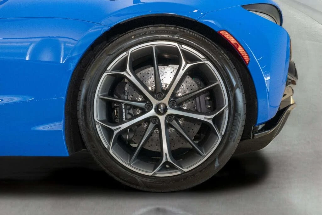 2026 McLaren Artura - Image 15 of 31
