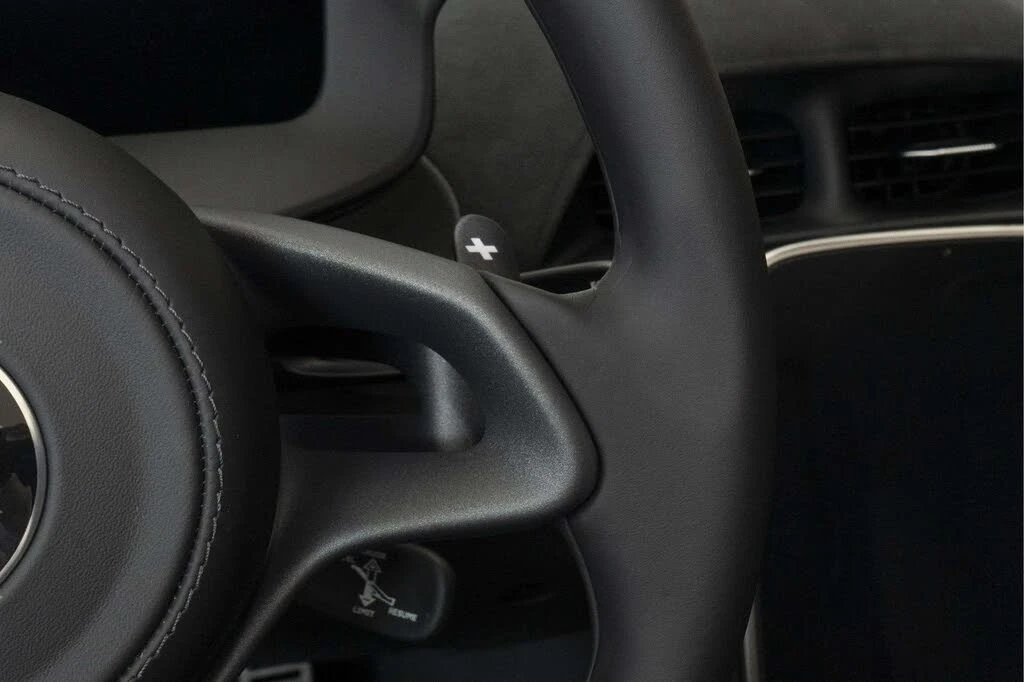 2026 McLaren Artura - Image 29 of 31