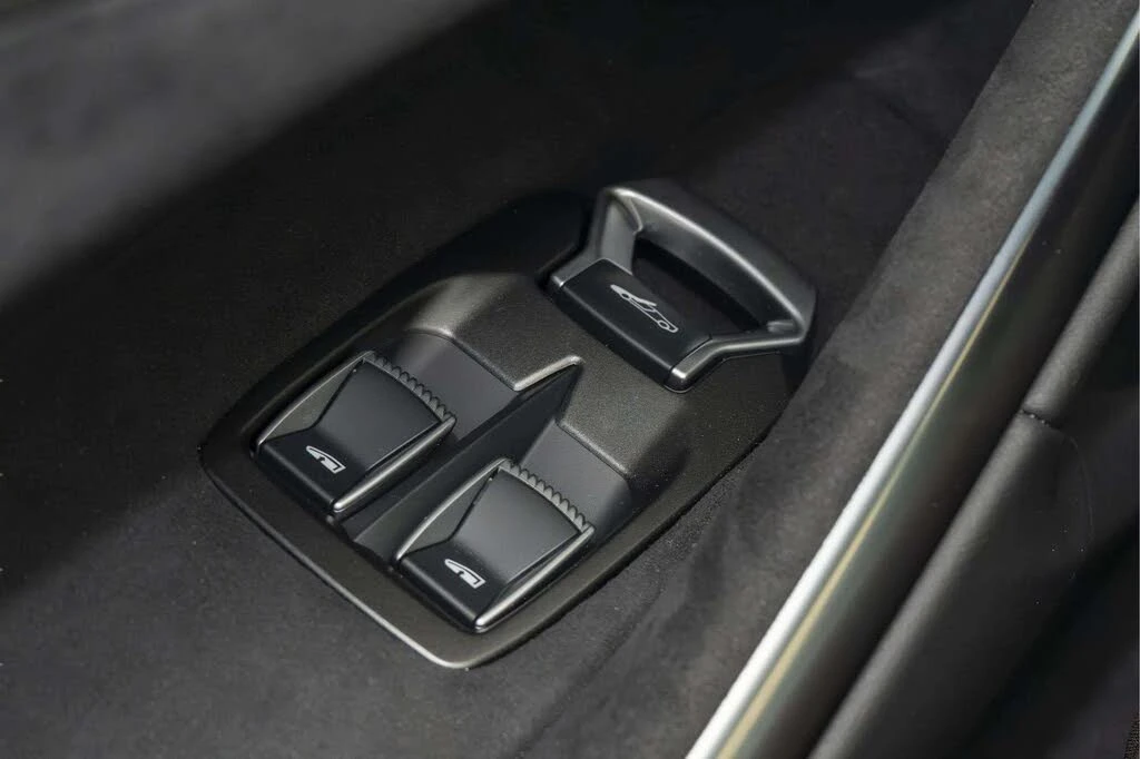 2026 McLaren Artura - Image 22 of 31