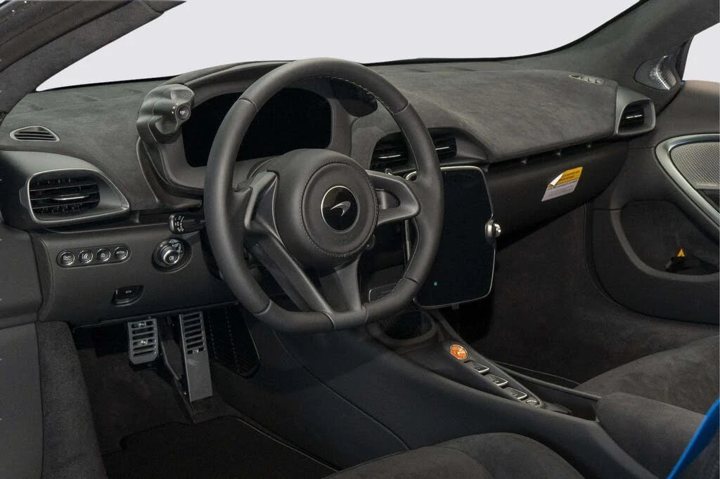 2026 McLaren Artura - Image 23 of 31