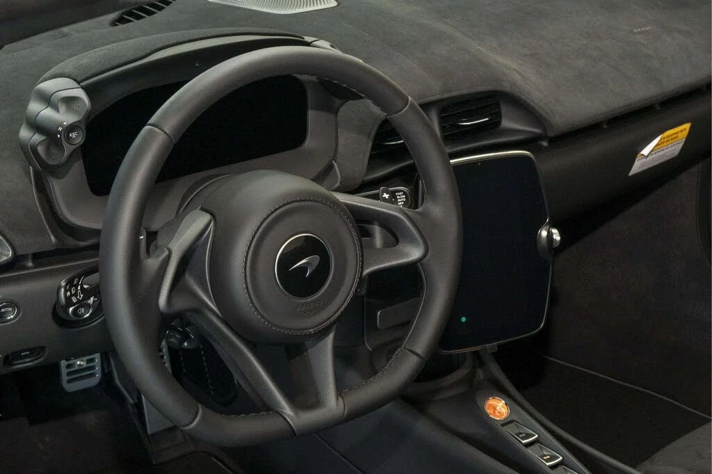 2026 McLaren Artura - Image 27 of 31