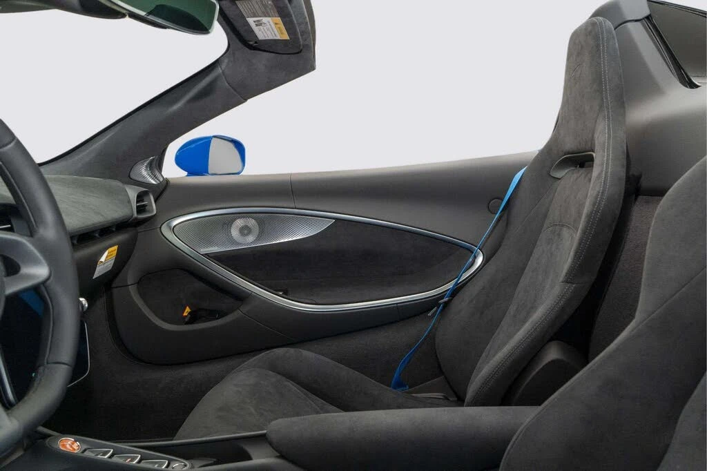 2026 McLaren Artura - Image 17 of 31