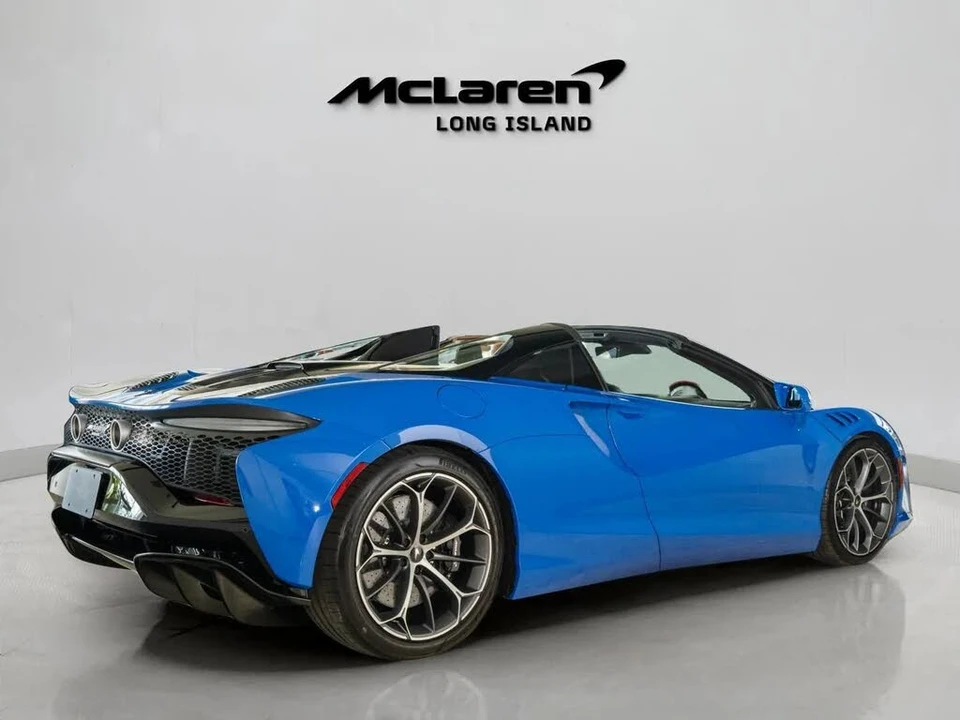 2026 McLaren Artura - Image 9 of 31