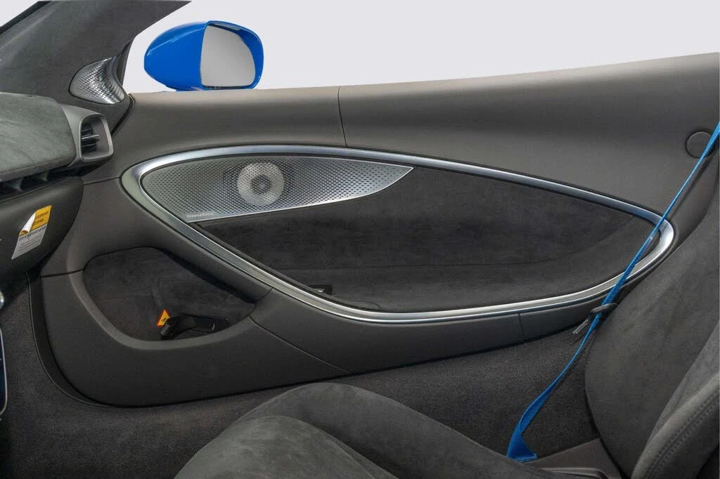 2026 McLaren Artura - Image 18 of 31