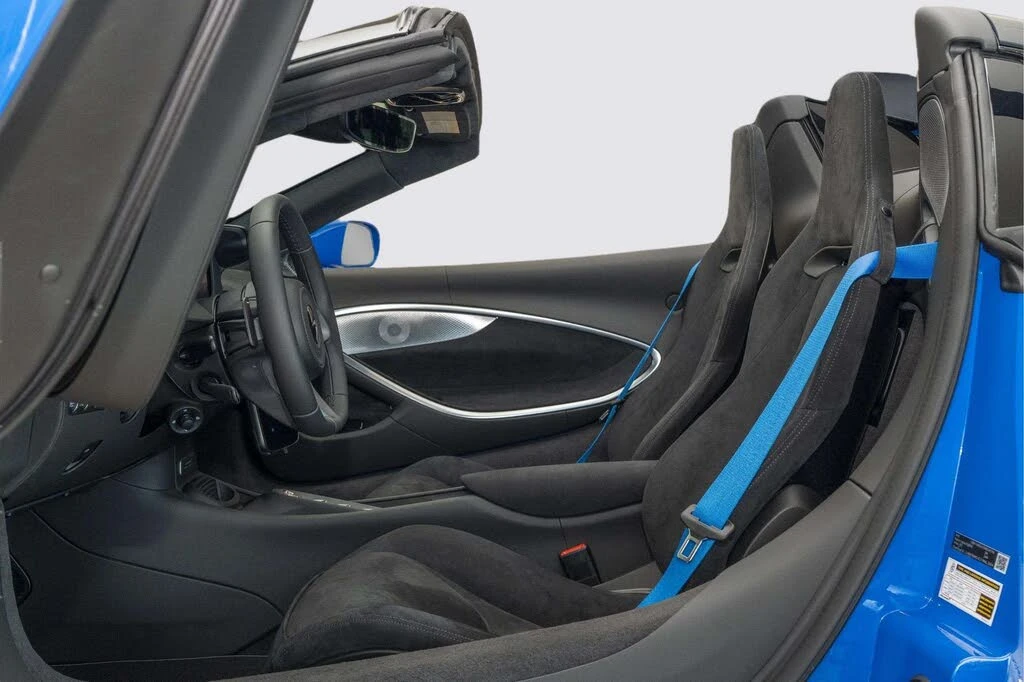 2026 McLaren Artura - Image 16 of 31