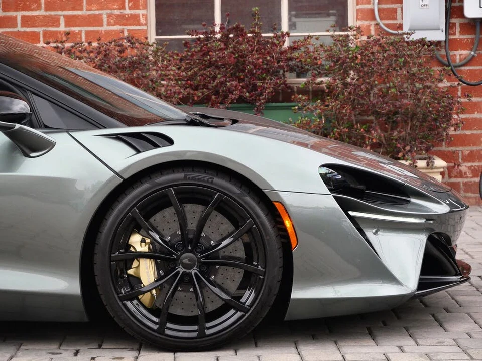 2026 McLaren Artura - Image 7 of 25