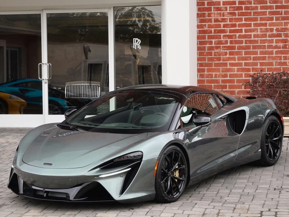 2026 McLaren Artura - Image 15 of 25
