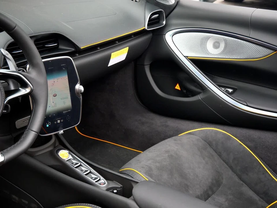 2026 McLaren Artura - Image 19 of 25