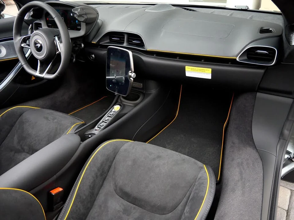 2026 McLaren Artura - Image 10 of 25