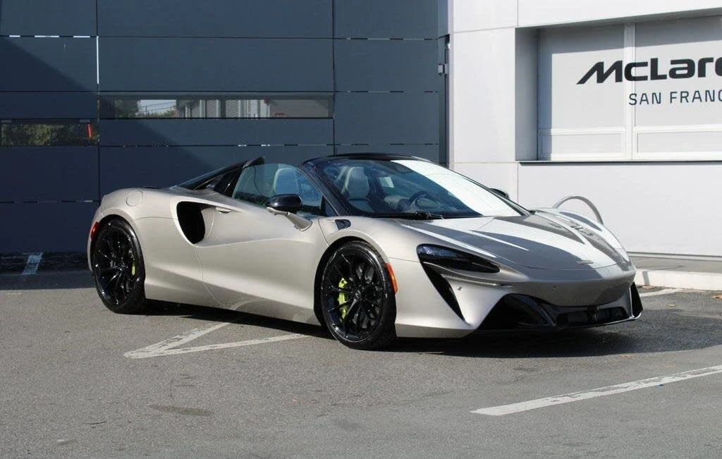 2026 McLaren Artura - Image 15 of 31